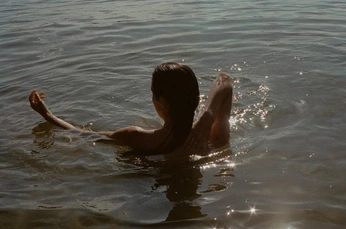 A cover of "Summer" cluster. The owner is daughterofspring. The cluster consists of 3 elements.