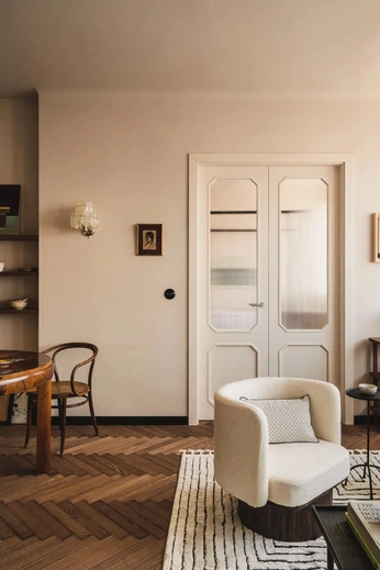 A cover of "C o m p o s i t i o n" cluster. The owner is anapgil7. The cluster consists of 5 elements.