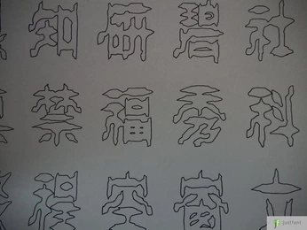 A cover of "字體設計" cluster. The owner is kaviaz. The cluster consists of 20 elements.