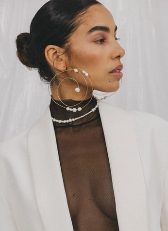 A cover of "Alisa" cluster. The owner is leandertuellmann. The cluster consists of 7 elements.