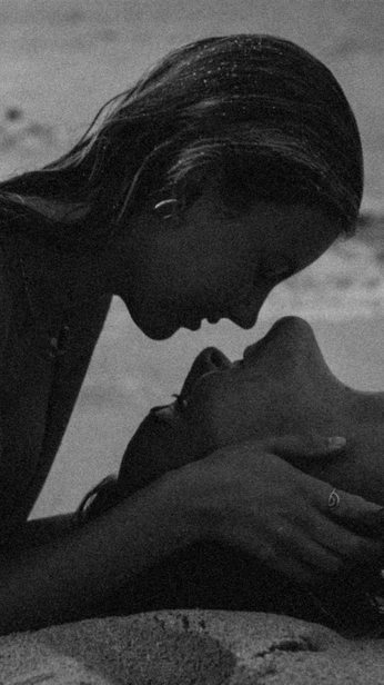 A cover of "🖤🤍" cluster. The owner is notclean. The cluster consists of 6 elements.