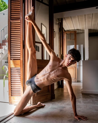 A cover of "Jordan Ferreira" cluster. The owner is bazilic. The cluster consists of 194 elements.