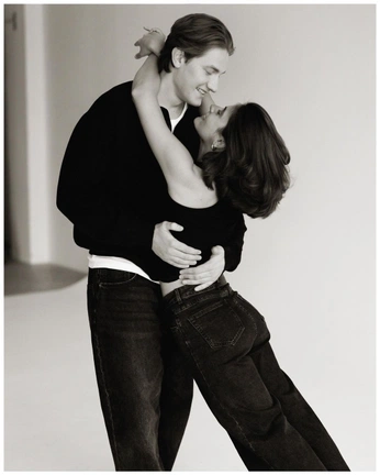 A cover of "Love story in stidio" cluster. The owner is davidmanzyk. The cluster consists of 1 element.