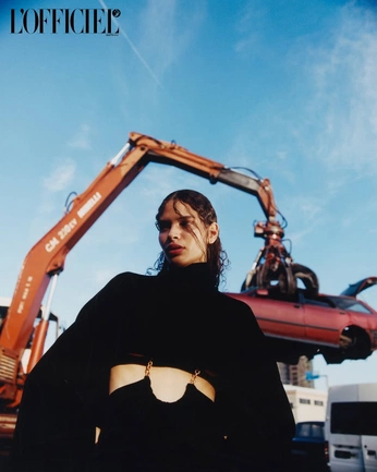 A cover of "Junk Yard" cluster. The owner is yanniii. The cluster consists of 17 elements.