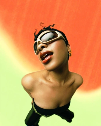 A cover of "poses and photos" cluster. The owner is bea564. The cluster consists of 17 elements.