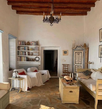 A cover of "indoor decor" cluster. The owner is vic.hatesyou. The cluster consists of 13 elements.