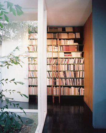 A cover of "interior" cluster. The owner is olubadejo. The cluster consists of 15 elements.