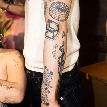 A cover of "tatt 🃏" cluster. The owner is alexabaka. The cluster consists of 9 elements.