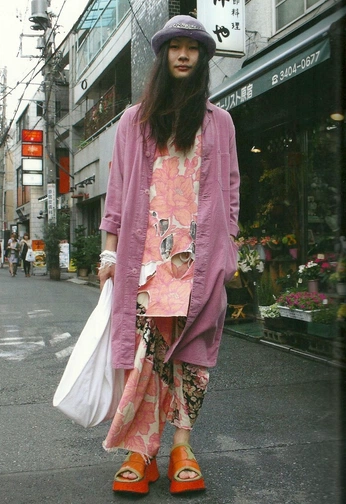 A cover of "photoshoot(s)" cluster. The owner is cosmicmuse. The cluster consists of 38 elements.