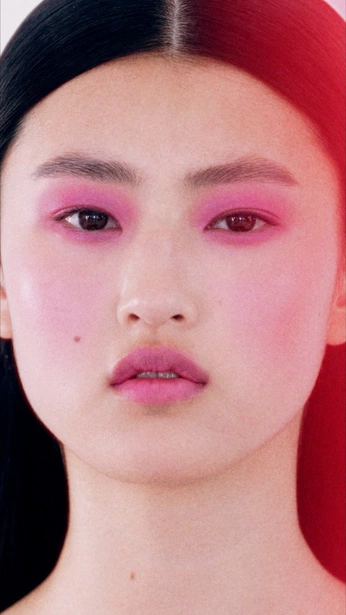 A cover of "makeup" cluster. The owner is tweetyxoxo. The cluster consists of 35 elements.