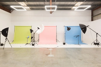 A cover of "Studio" cluster. The owner is dean99. The cluster consists of 21 elements.