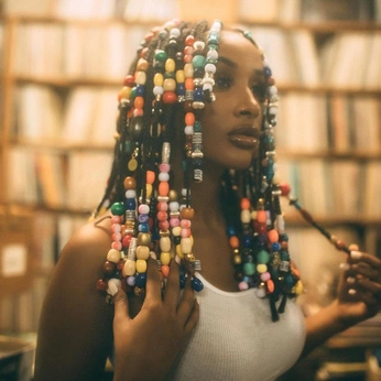 A cover of "hair ⋆✴︎˚｡⋆" cluster. The owner is mariahs.soul. The cluster consists of 5 elements.