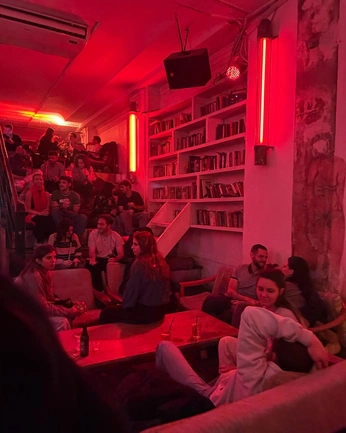 A cover of "houseparty" cluster. The owner is housefield. The cluster consists of 69 elements.