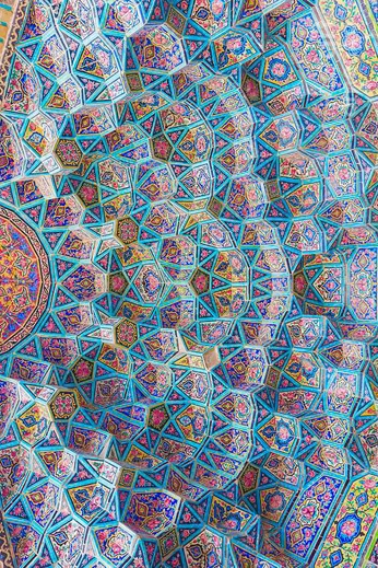 A cover of "Garden of Eden: Tiles" cluster. The owner is samarakatherine. The cluster consists of 14 elements.