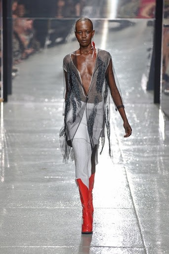 An article "Show, Look 5, Shaelyn Zhu, Pratt Institute Fashion Show 2015 - Shaelyn Zhu - Google Arts & Culture" added by fre on Oct 06, 2025. May present: runway.