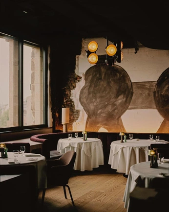 A cover of "tosca" cluster. The owner is annaduran. The cluster consists of 37 elements.