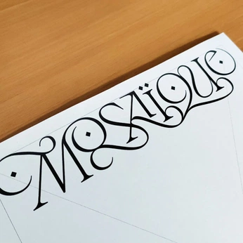 A cover of "Monarque" cluster. The owner is projex. The cluster consists of 19 elements.