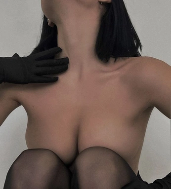 A cover of "girl" cluster. The owner is carausadrian. The cluster consists of 15 elements.