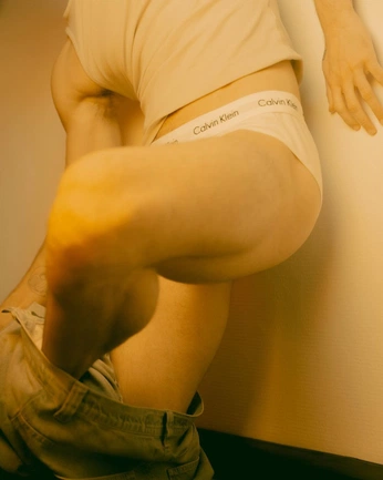 A cover of "g" cluster. The owner is underoath. The cluster consists of 9 elements.