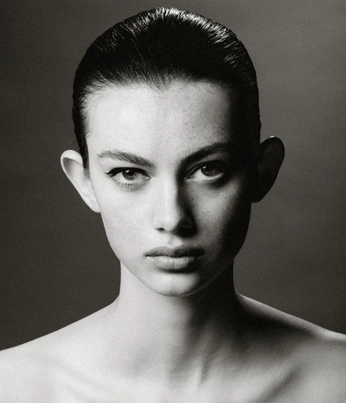 A cover of "portrait" cluster. The owner is patricium. The cluster consists of 25 elements.