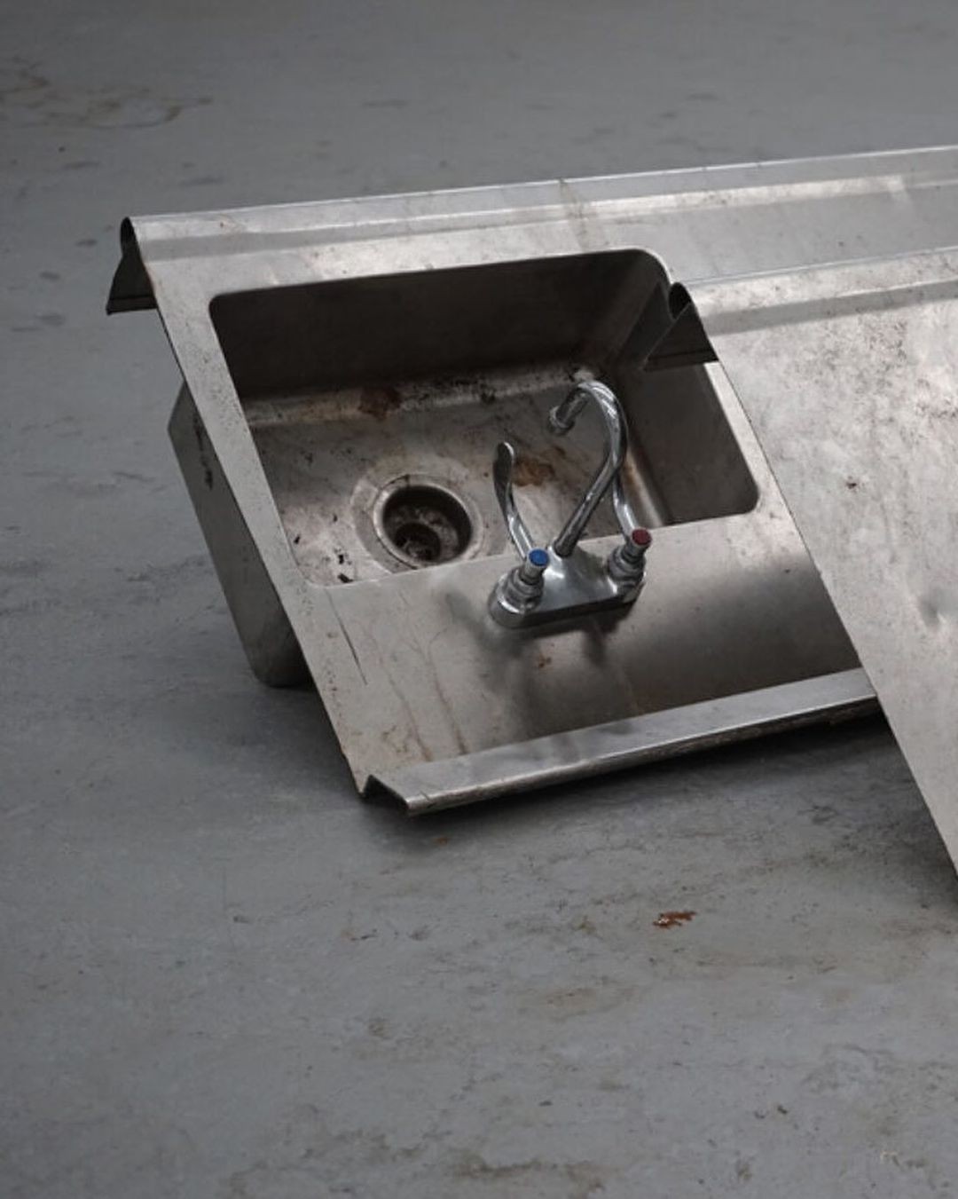 An Instagram carousel post added by hans on Mar 13, 2024. The author is @work2day.