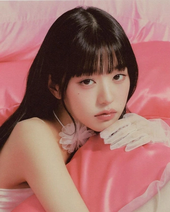 A cover of "Pink." cluster. The owner is imvictorique. The cluster consists of 2 elements.