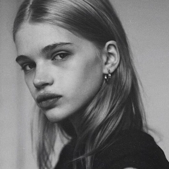 A cover of "Portraits" cluster. The owner is gabysiry. The cluster consists of 3 elements.