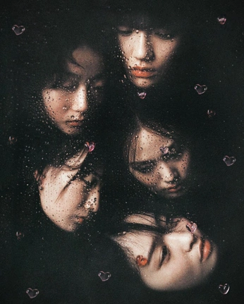 A cover of "Hol' up, pose." cluster. The owner is prettyprincess. The cluster consists of 2 elements.