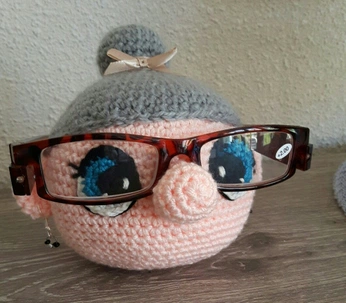 A cover of "Crochet glasses stuff" cluster. The owner is suchprettyohwow. The cluster consists of 31 elements.
