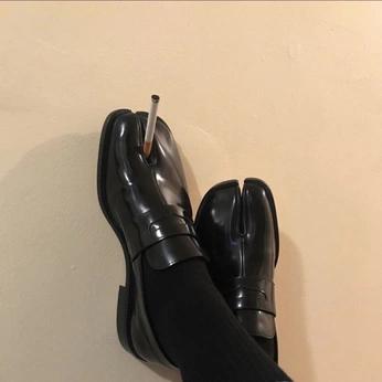 A cover of "Aesthetic dumpster" cluster. The owner is alienwitch. The cluster consists of 36 elements.