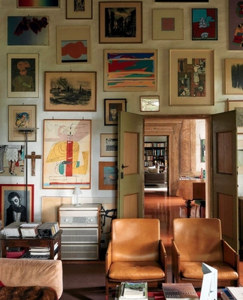 A cover of "HOME" cluster. The owner is lunalilia. The cluster consists of 2 elements.