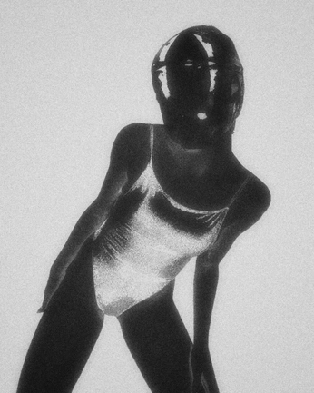 A cover of "Posing" cluster. The owner is jaquee. The cluster consists of 6 elements.