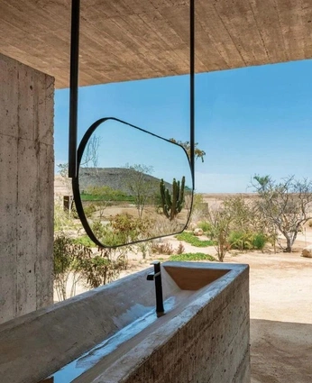 A cover of "desert bathroom" cluster. The owner is shanimoon. The cluster consists of 32 elements.