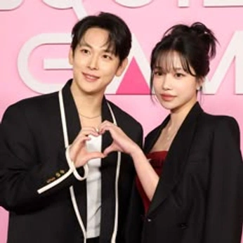 A cover of "Yim siwan and jo yuri" cluster. The owner is squidgame4ever. The cluster description is "Not a Ship!!!". The cluster consists of 14 elements.