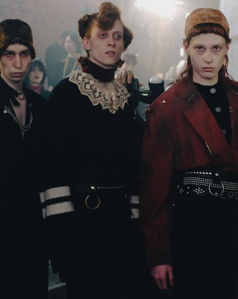 A cover of "Vamp" cluster. The owner is loricardes. The cluster consists of 28 elements.