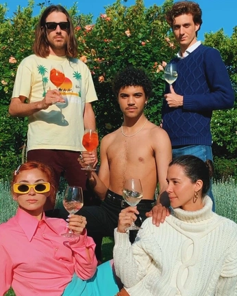 A cover of "Photography - people" cluster. The owner is firstnameowen. The cluster consists of 1 element.