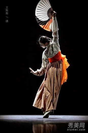 A cover of "South Korea🇰🇷" cluster. The owner is lunarshadow. The cluster consists of 77 elements.