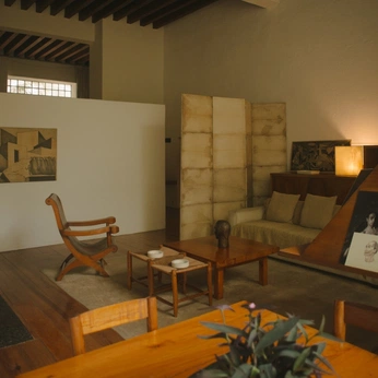 A cover of "House" cluster. The owner is vianalocia. The cluster consists of 15 elements.