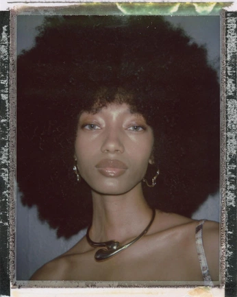 A cover of "PEOPLE" cluster. The owner is robertpiinder. The cluster consists of 18 elements.