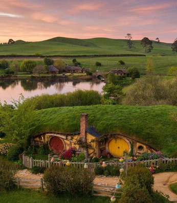 A cover of "LotR/tH" cluster. The owner is cosnao. The cluster consists of 1 element.