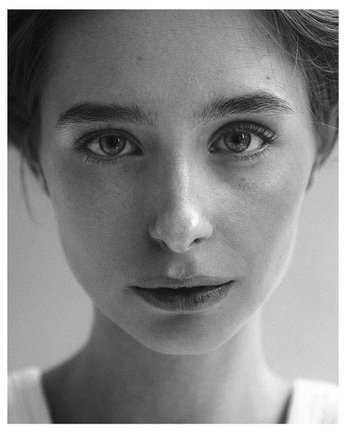 A cover of "Portrait" cluster. The owner is me.andm. The cluster consists of 21 elements.