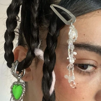 A cover of "vetements" cluster. The owner is treffpunkt. The cluster consists of 35 elements.