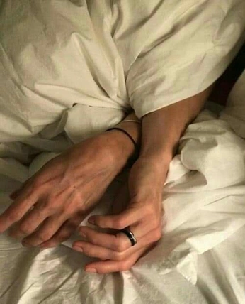 A cover of "eternal sunshine" cluster. The owner is emm. The cluster description is "for the hopeless romantic". The cluster consists of 141 elements.