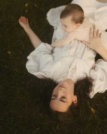 A cover of "Family shoot" cluster. The owner is chlomcn. The cluster consists of 4 elements.