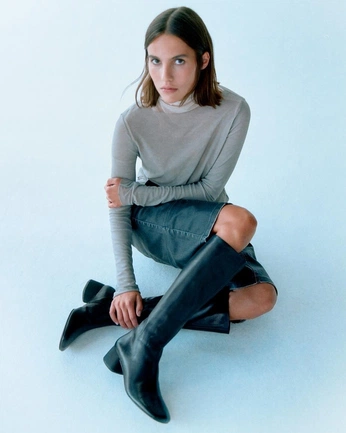 A cover of "BOOTS" cluster. The owner is avo444. The cluster consists of 16 elements.