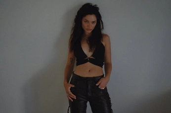 A cover of "MYOWNFASHION" cluster. The owner is akatzii. The cluster consists of 4 elements.