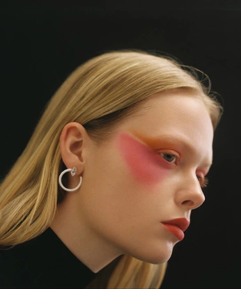 A cover of "В" cluster. The owner is viuom. The cluster consists of 2 elements.