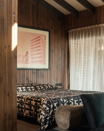 A cover of "HOTELS" cluster. The owner is johnafanode. The cluster consists of 72 elements.