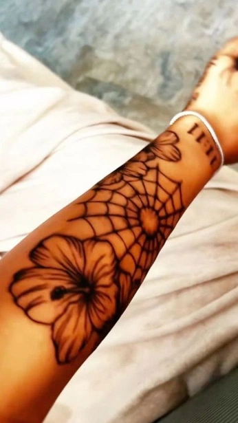 A cover of "😈Tatts🦇" cluster. The owner is cheis. The cluster consists of 2 elements.