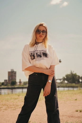 A cover of "Julia & Svitlana" cluster. The owner is rafikzellagui. The cluster consists of 17 elements.